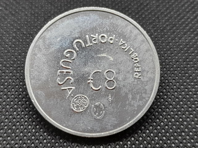 8 Euros
