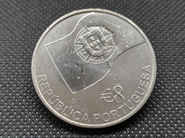 8 Euros